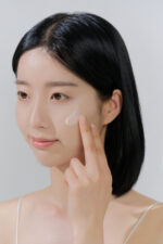 [SKIN1004] Madagascar Centella Tone Brightening Tone-Up Sunscreen 50ml - Image 5