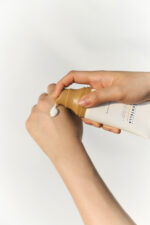 [SKIN1004] MADAGASCAR CENTELLA AIR-FIT SUNCREAM LIGHT 50ML - Image 3