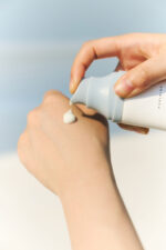 [SKIN1004] Madagascar Centella Hyalu-Cica Water-Fit Sun Serum - Image 4