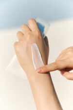 [SKIN1004] Madagascar Centella Hyalu-Cica Water-Fit Sun Serum - Image 5